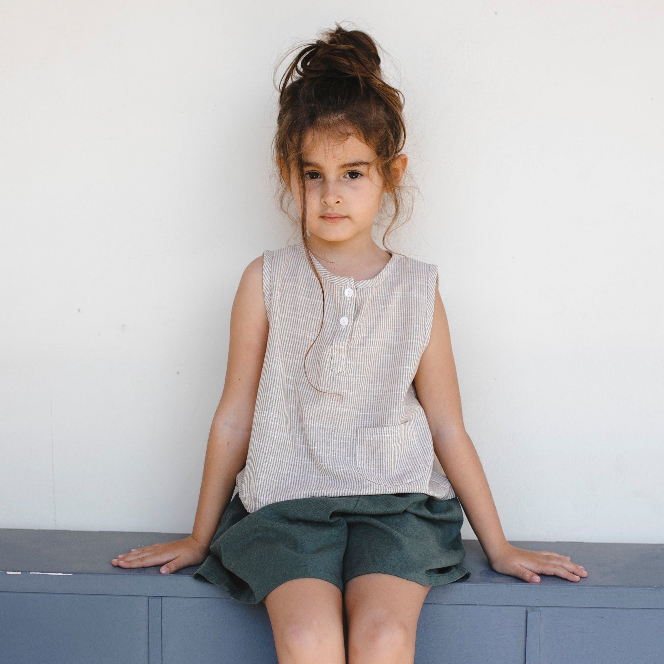 Linen top with a slit at the back "Sunny" (beige stripe) - PaPeony