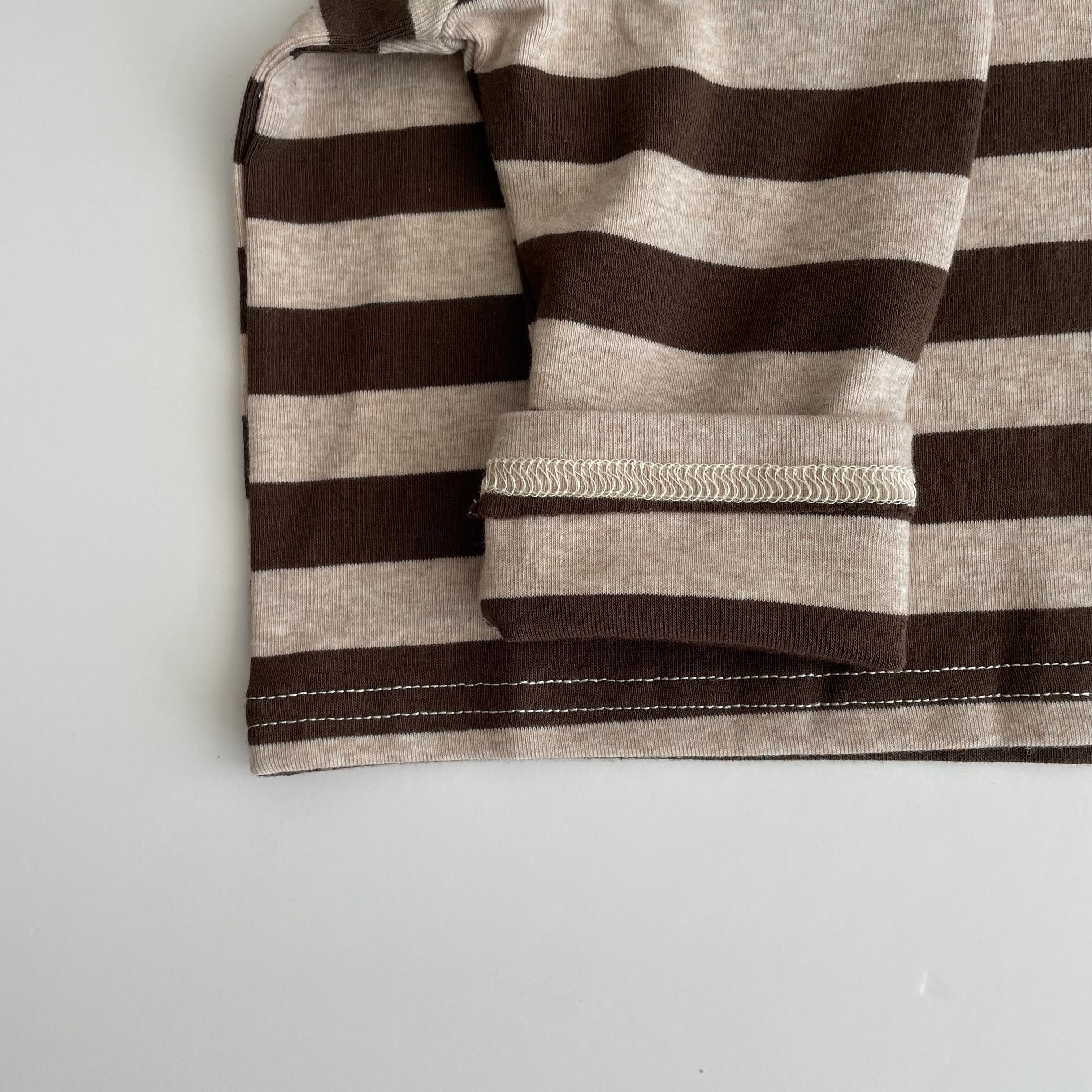 חולצת טי עם קשמיר "זיו" (פס קפה) - PaPeony