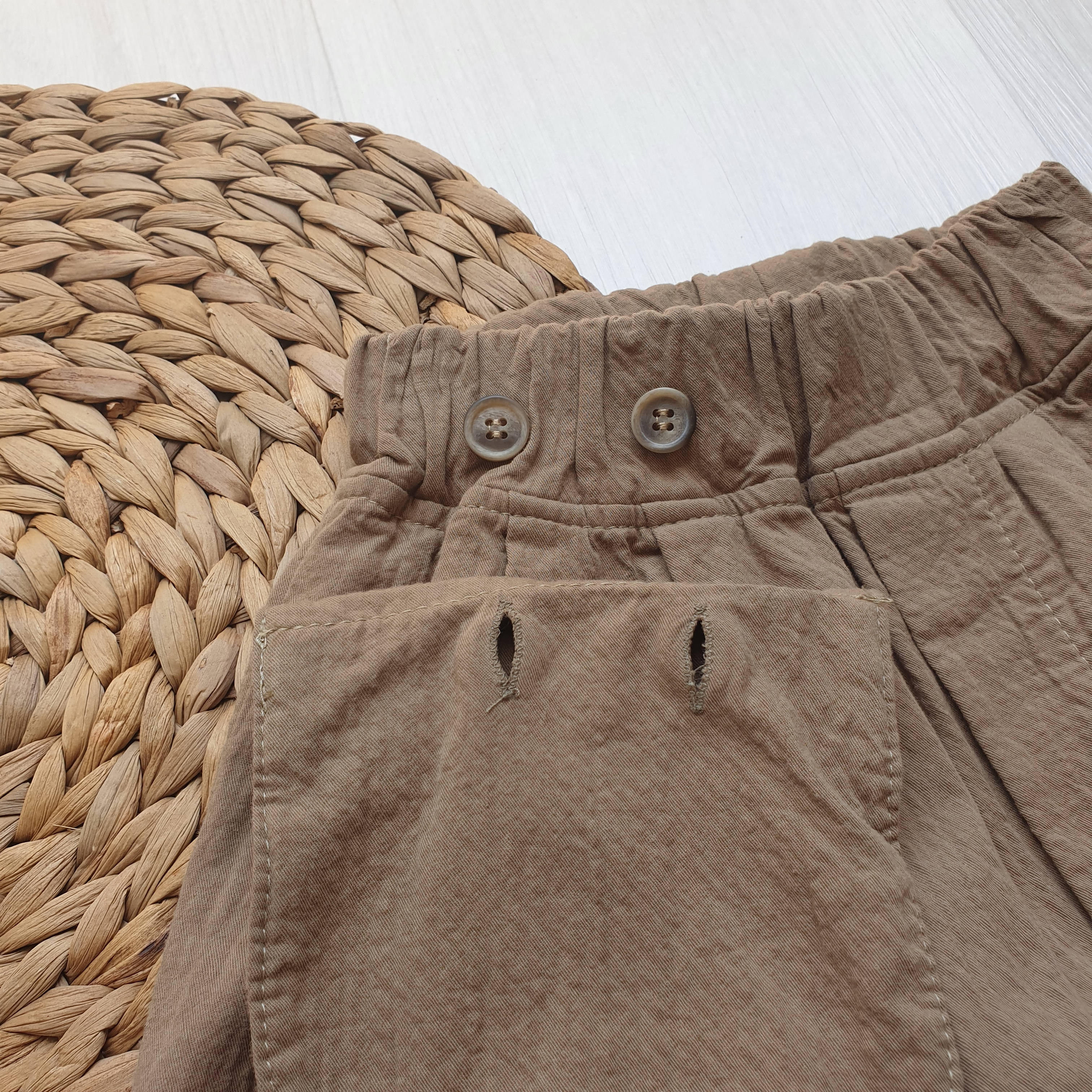 מכנסיים עם כיס חיצוני (ירוק חקי) - PaPeony