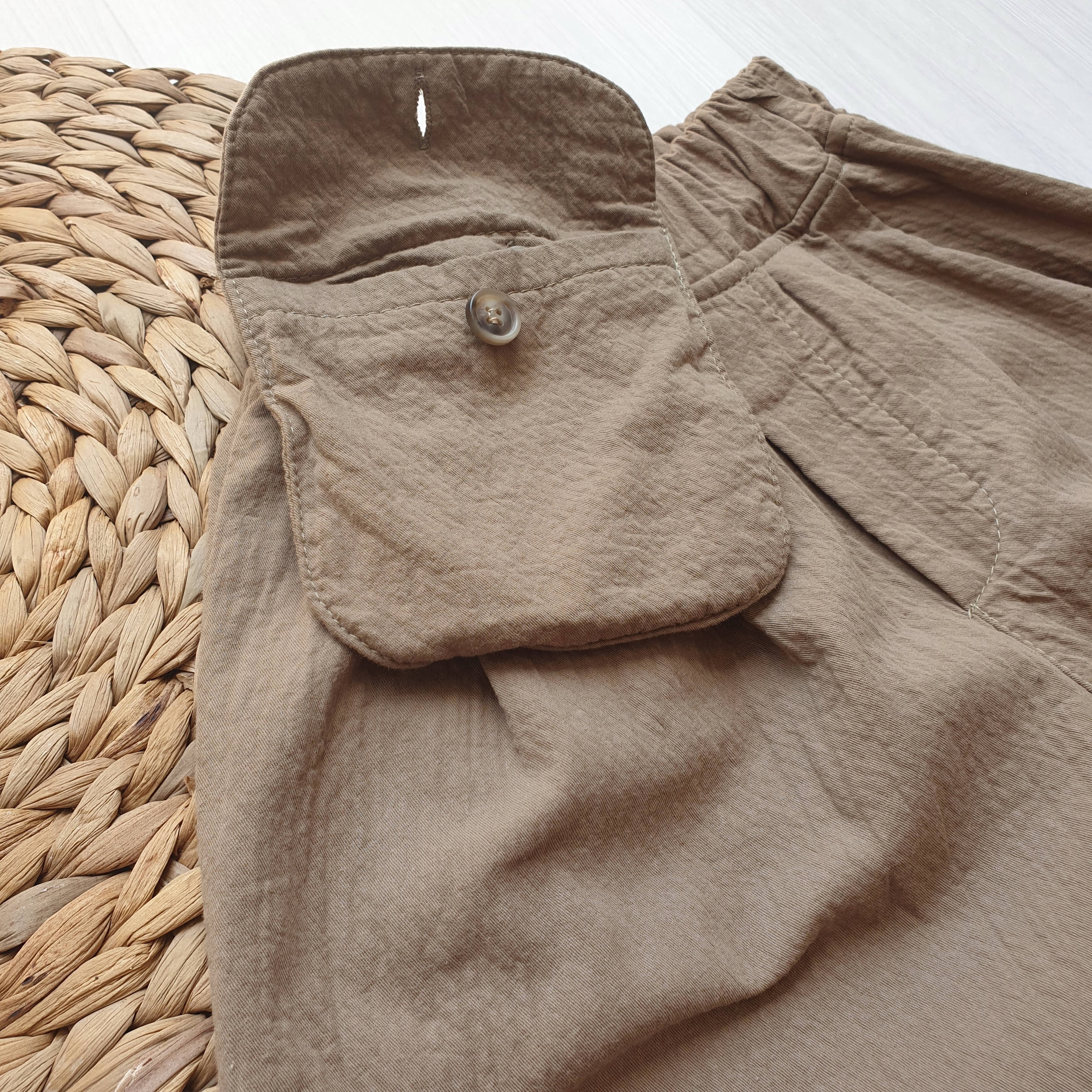 מכנסיים עם כיס חיצוני (ירוק חקי) - PaPeony