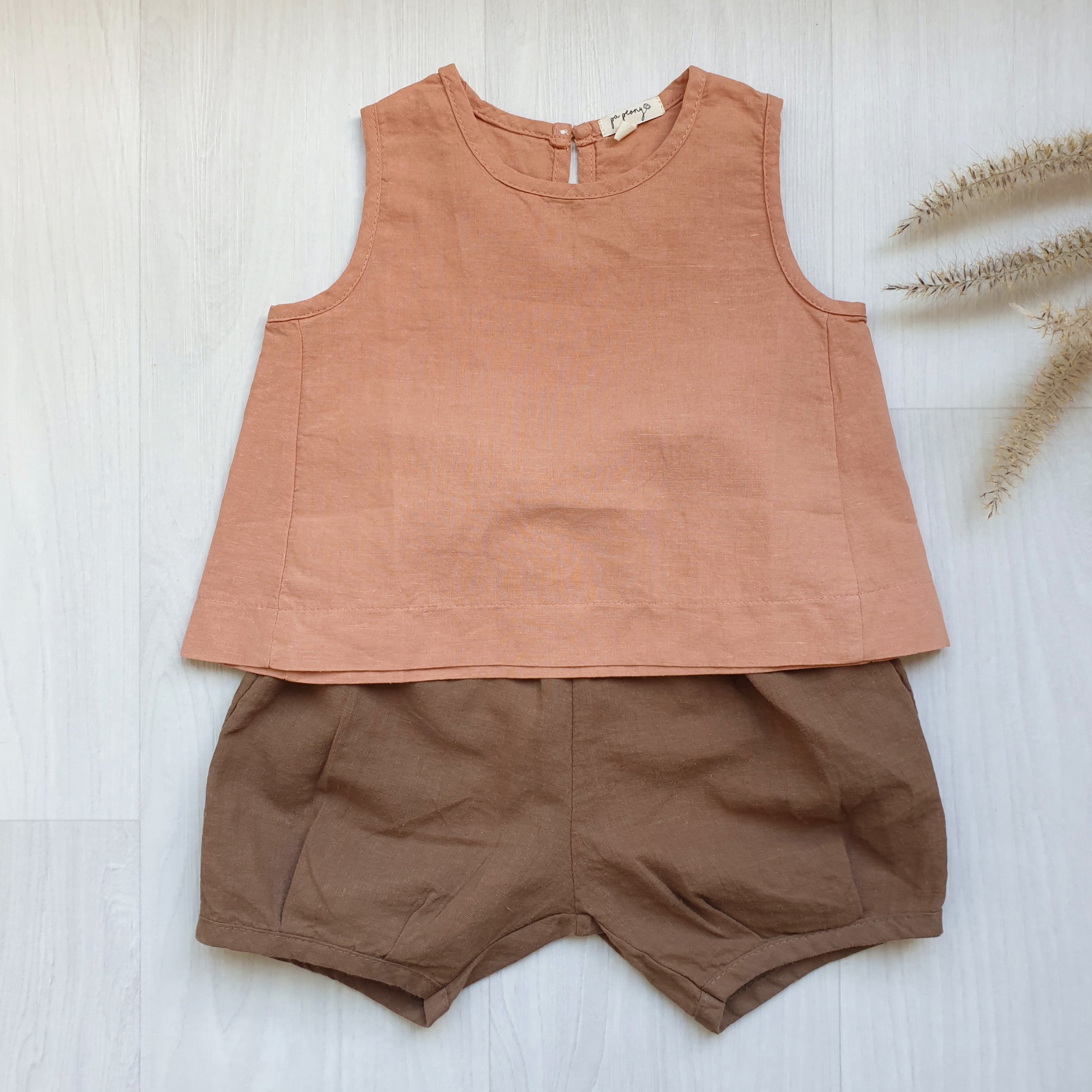 מכנסיים קצרים עם קפלים (שמנת) - PaPeony