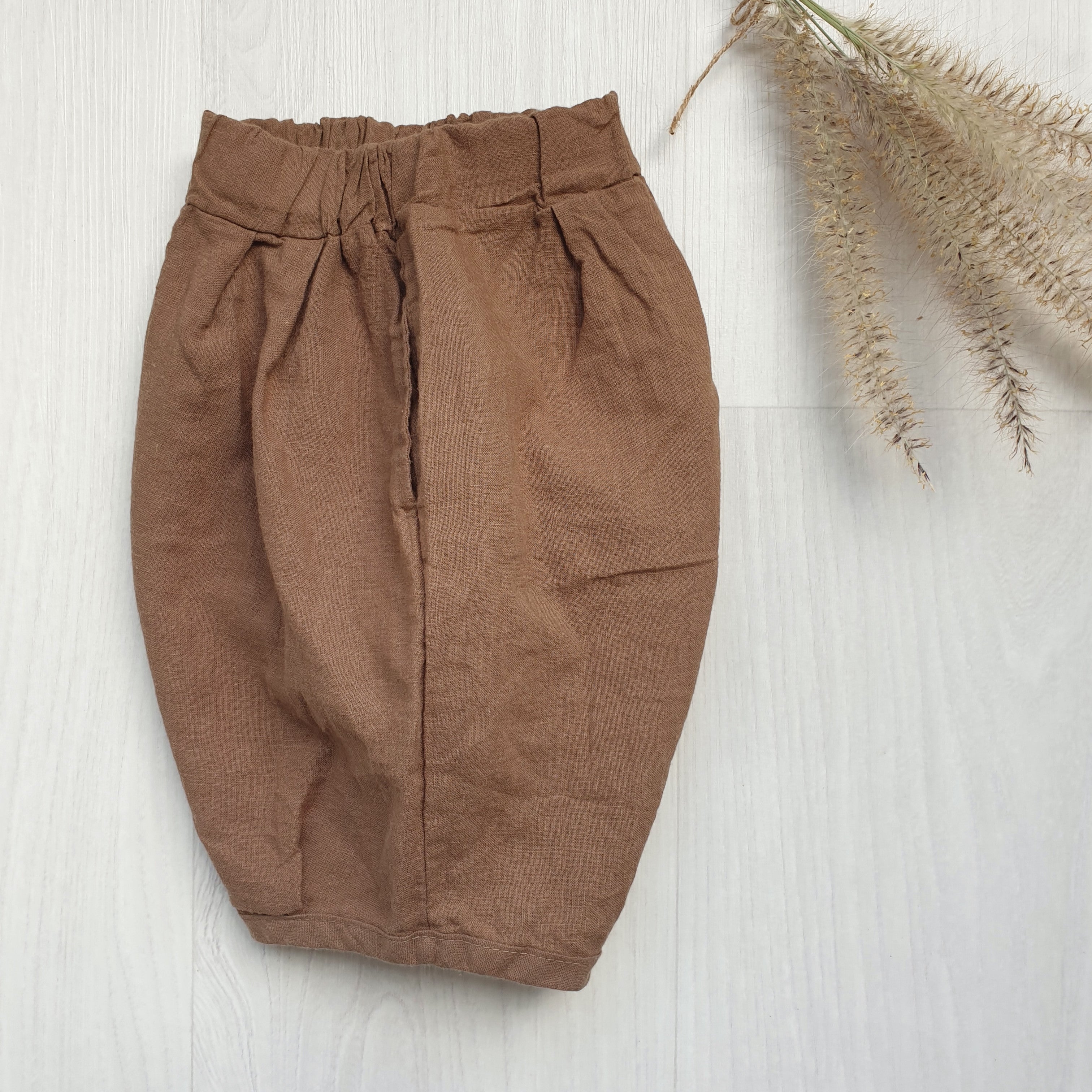 מכנסיים קצרים עם קפלים (שמנת) - PaPeony