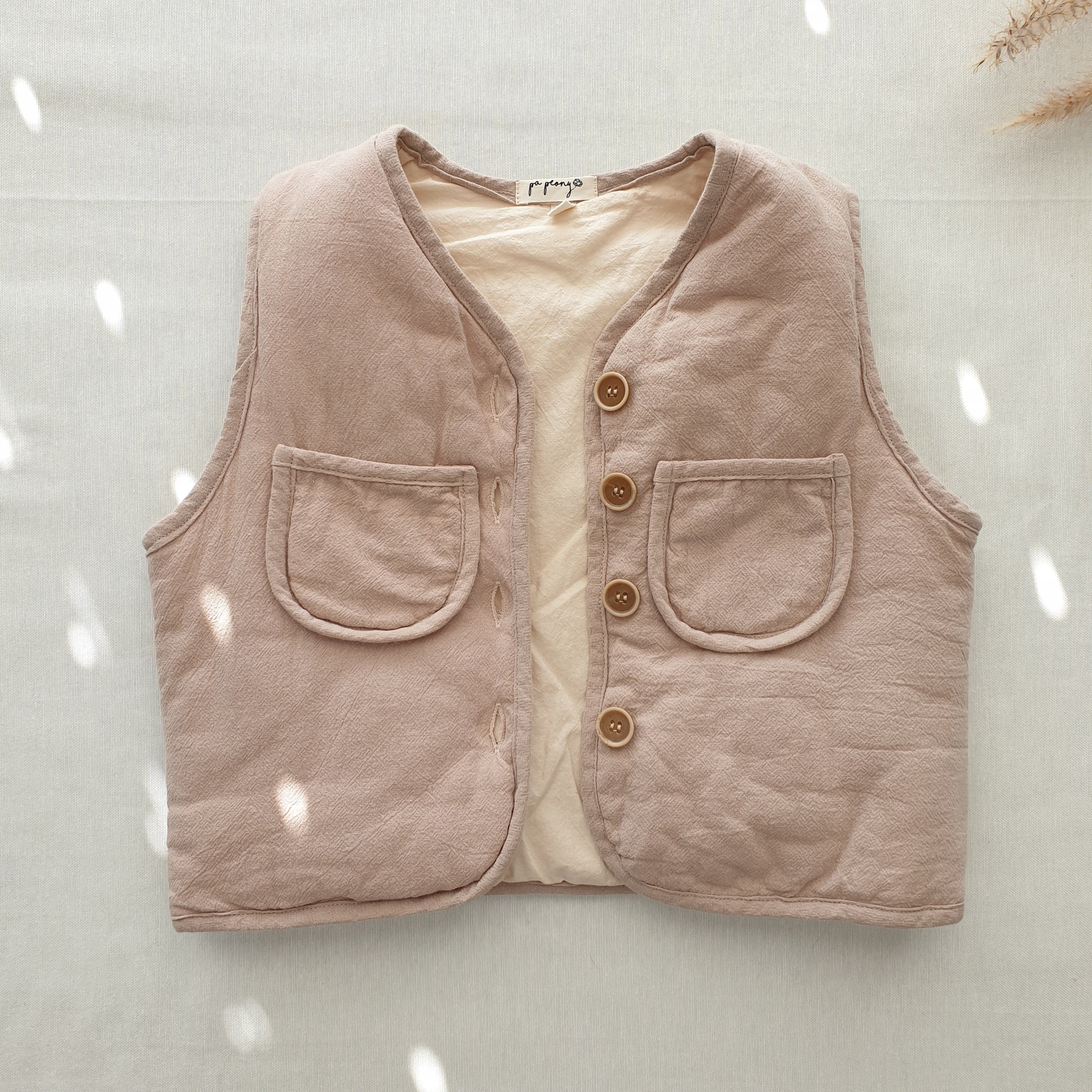 וסט מרופד בסגנון רטרו (בז') - PaPeony