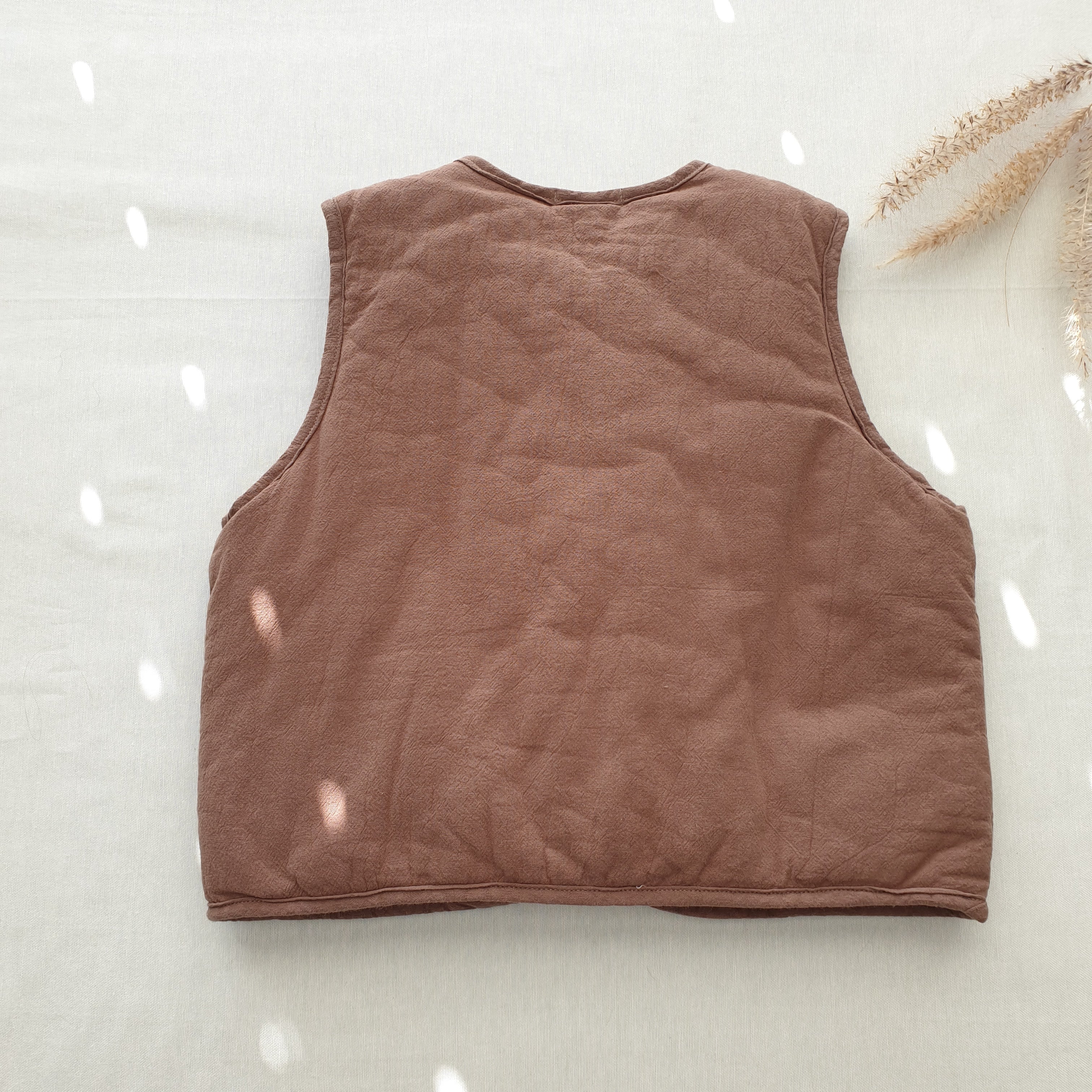 וסט מרופד בסגנון רטרו (בז') - PaPeony