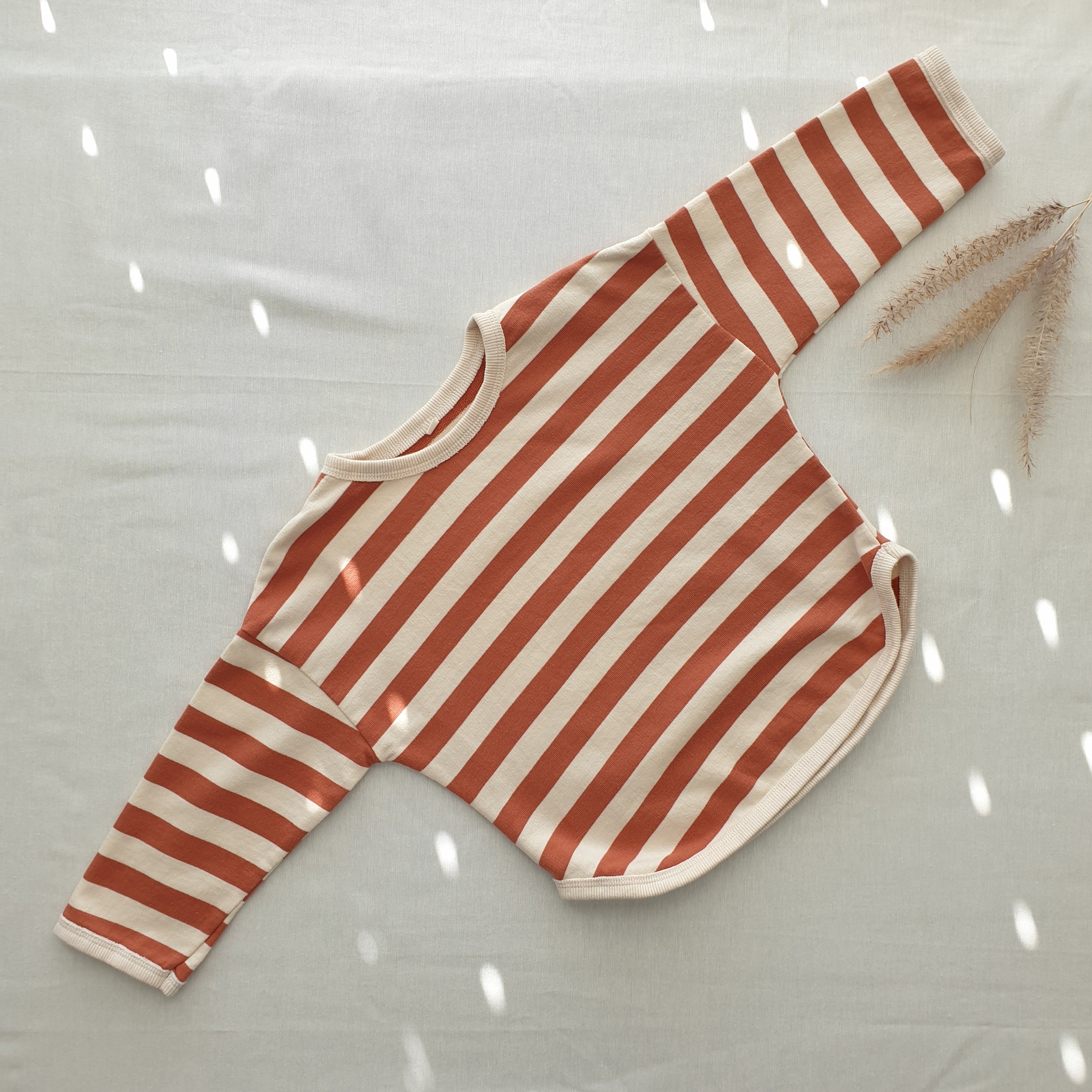 סווטשירט דק עם פסים (קאמל) - PaPeony