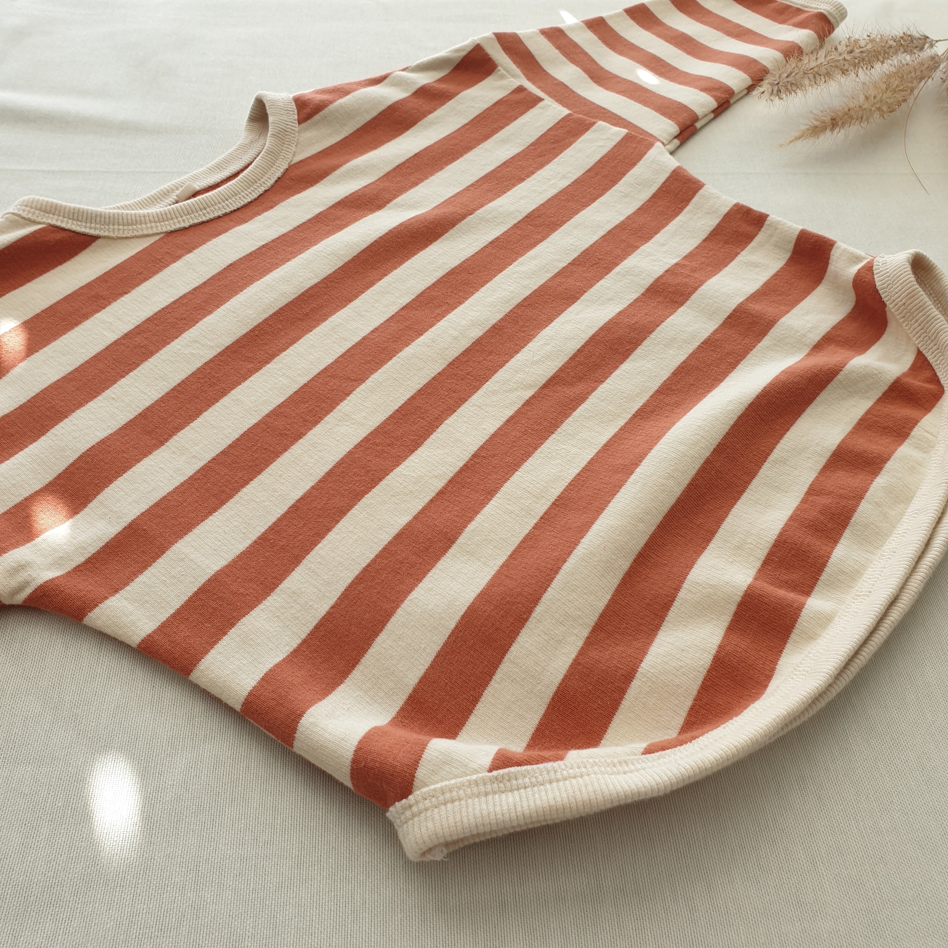 סווטשירט דק עם פסים (קאמל) - PaPeony