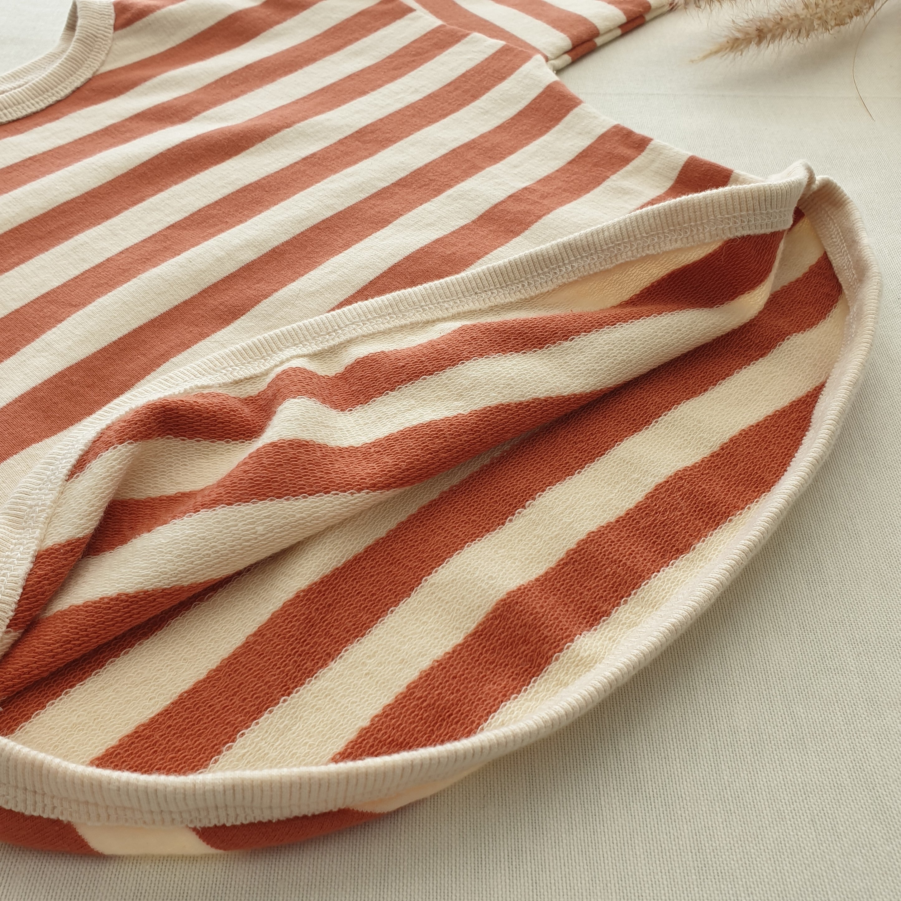 סווטשירט דק עם פסים (קאמל) - PaPeony