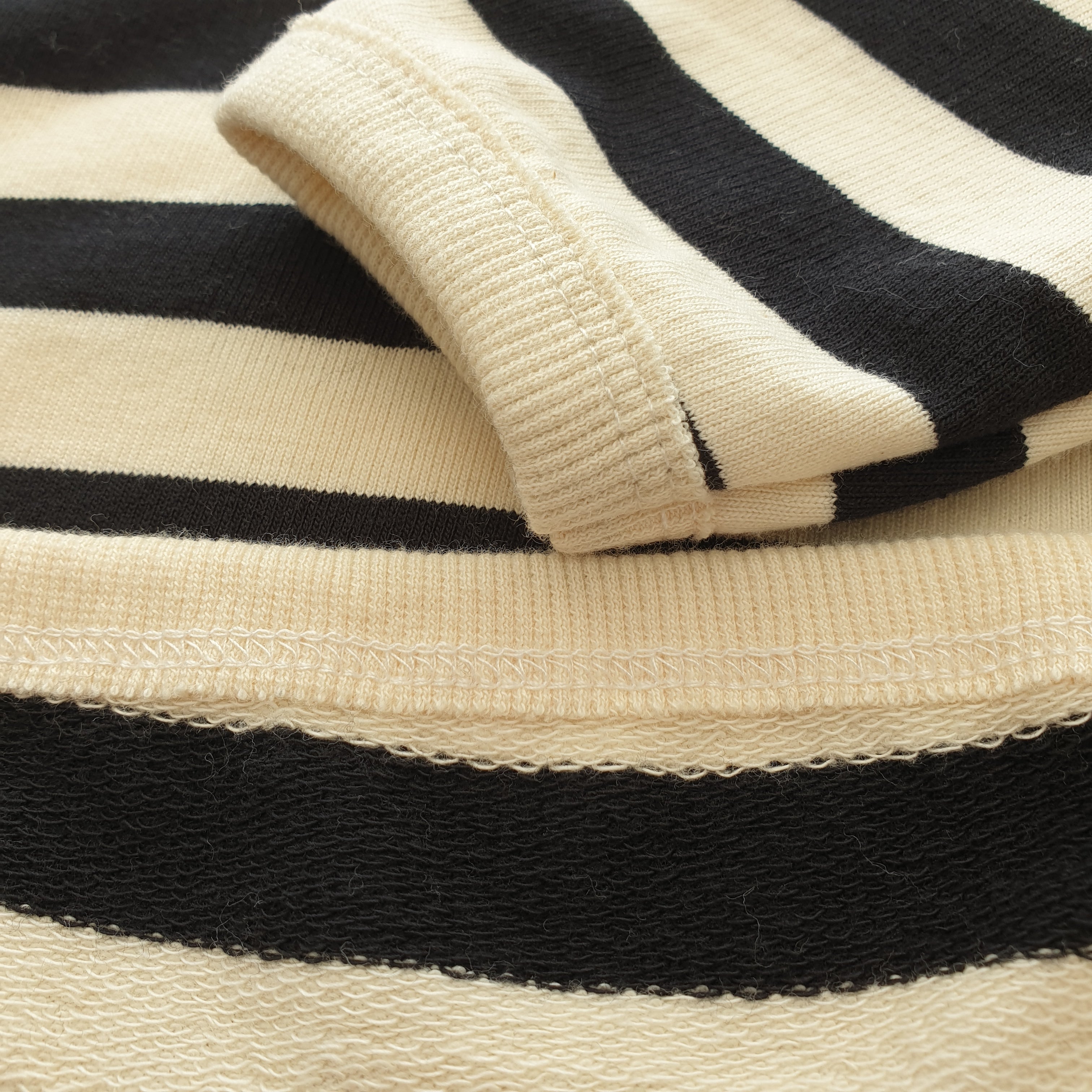 סווטשירט דק עם פסים (קאמל) - PaPeony