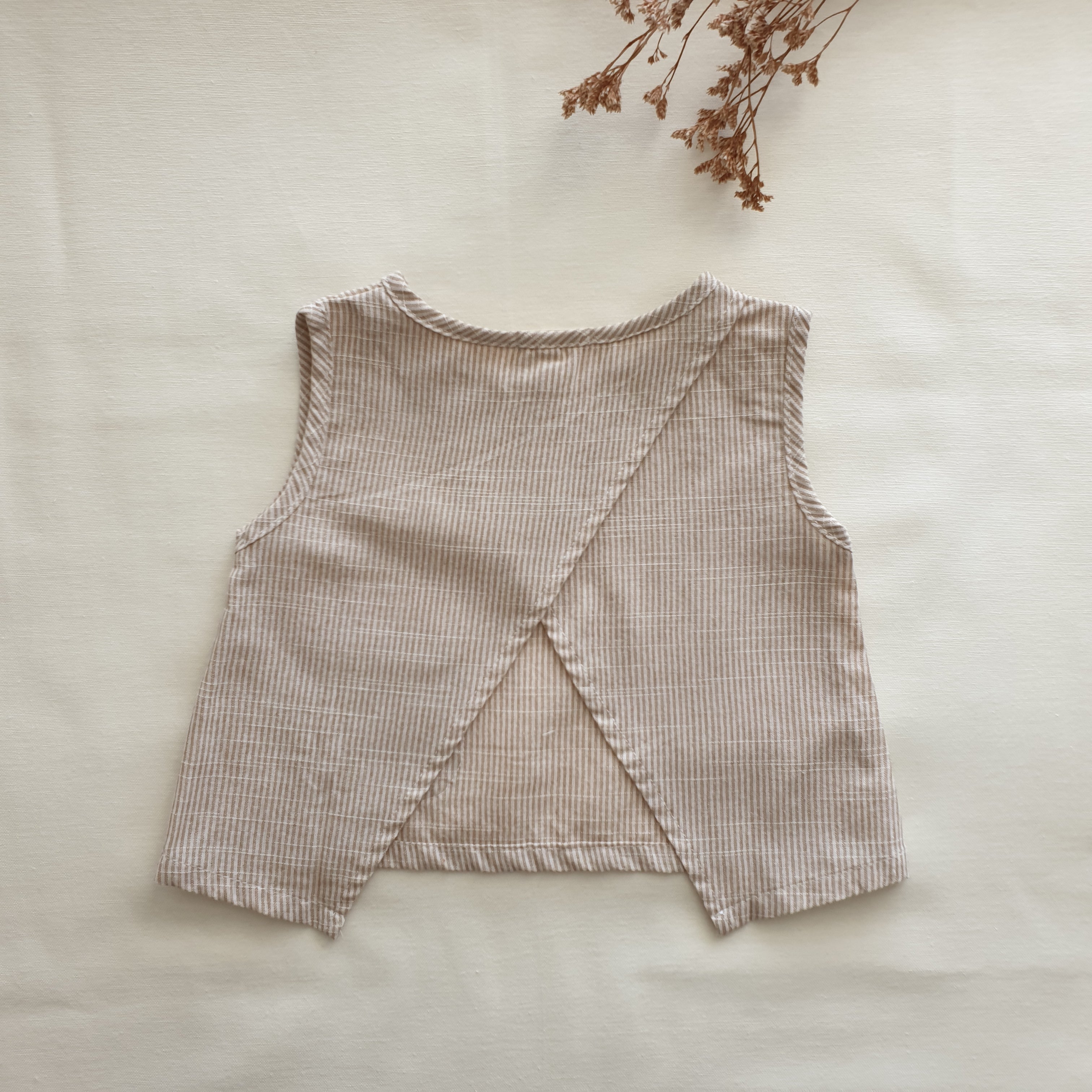 גופית פשתן עם שסע בגב (פס שחור) - PaPeony