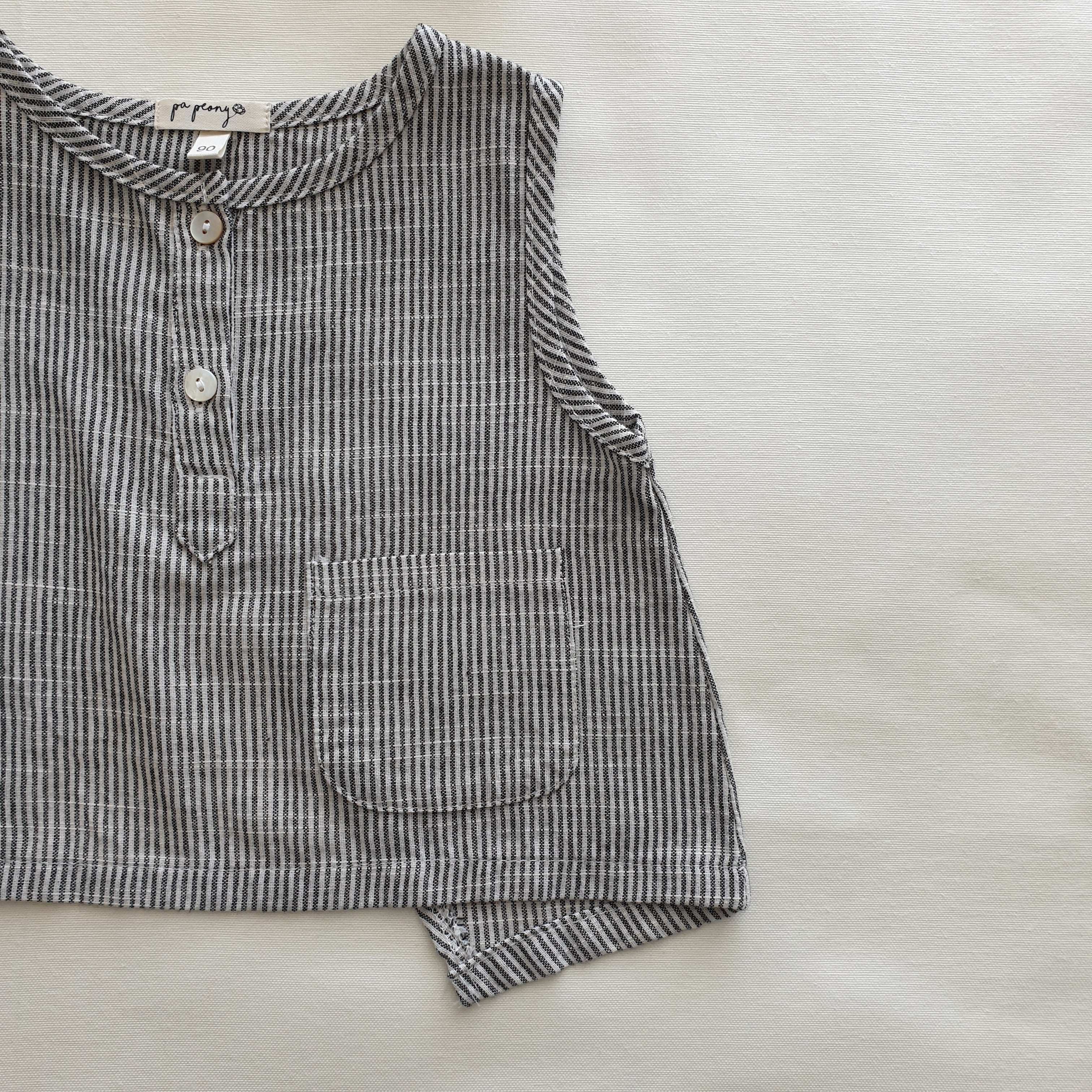 גופית פשתן עם שסע בגב (פס שחור) - PaPeony