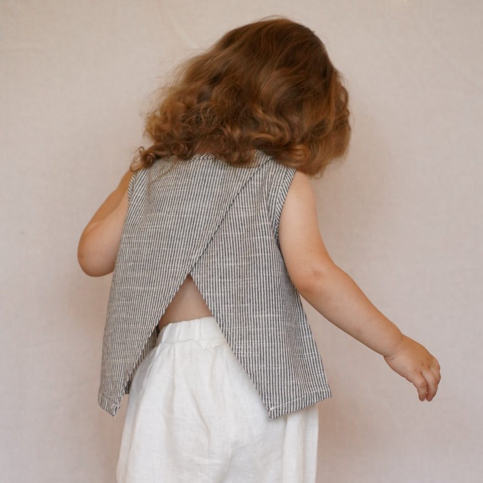 גופית פשתן עם שסע בגב (פס שחור) - PaPeony