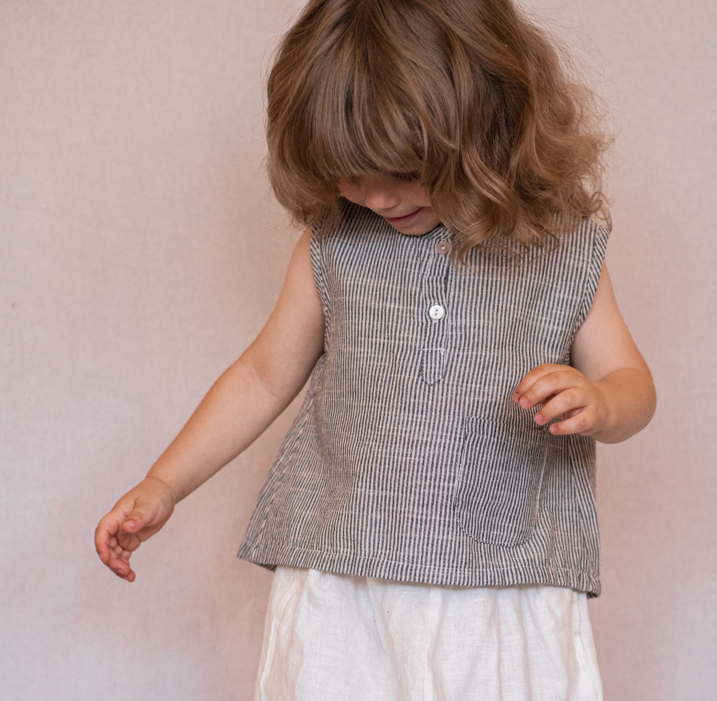 גופית פשתן עם שסע בגב (פס שחור) - PaPeony