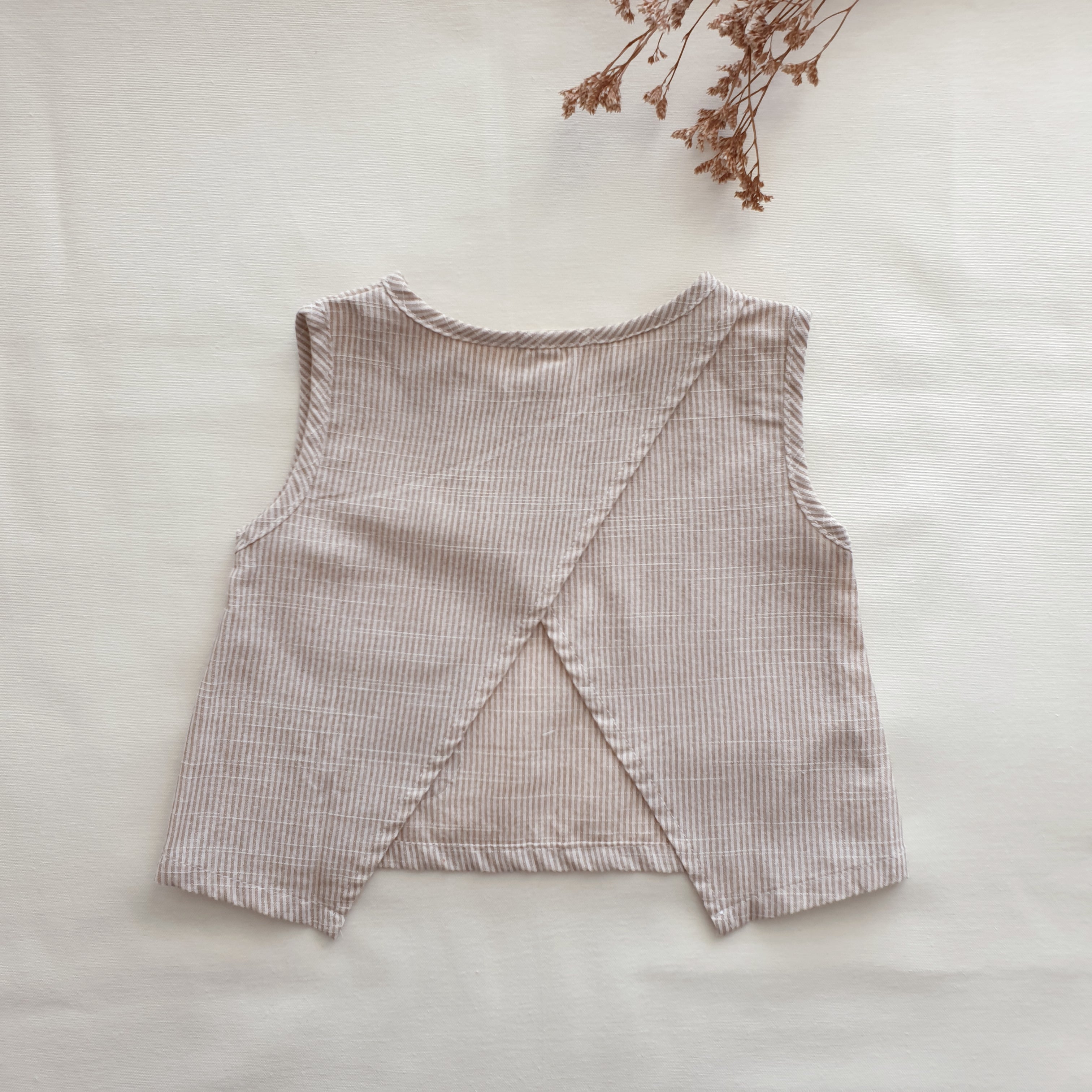 גופית פשתן עם שסע בגב (פס בזי) - PaPeony