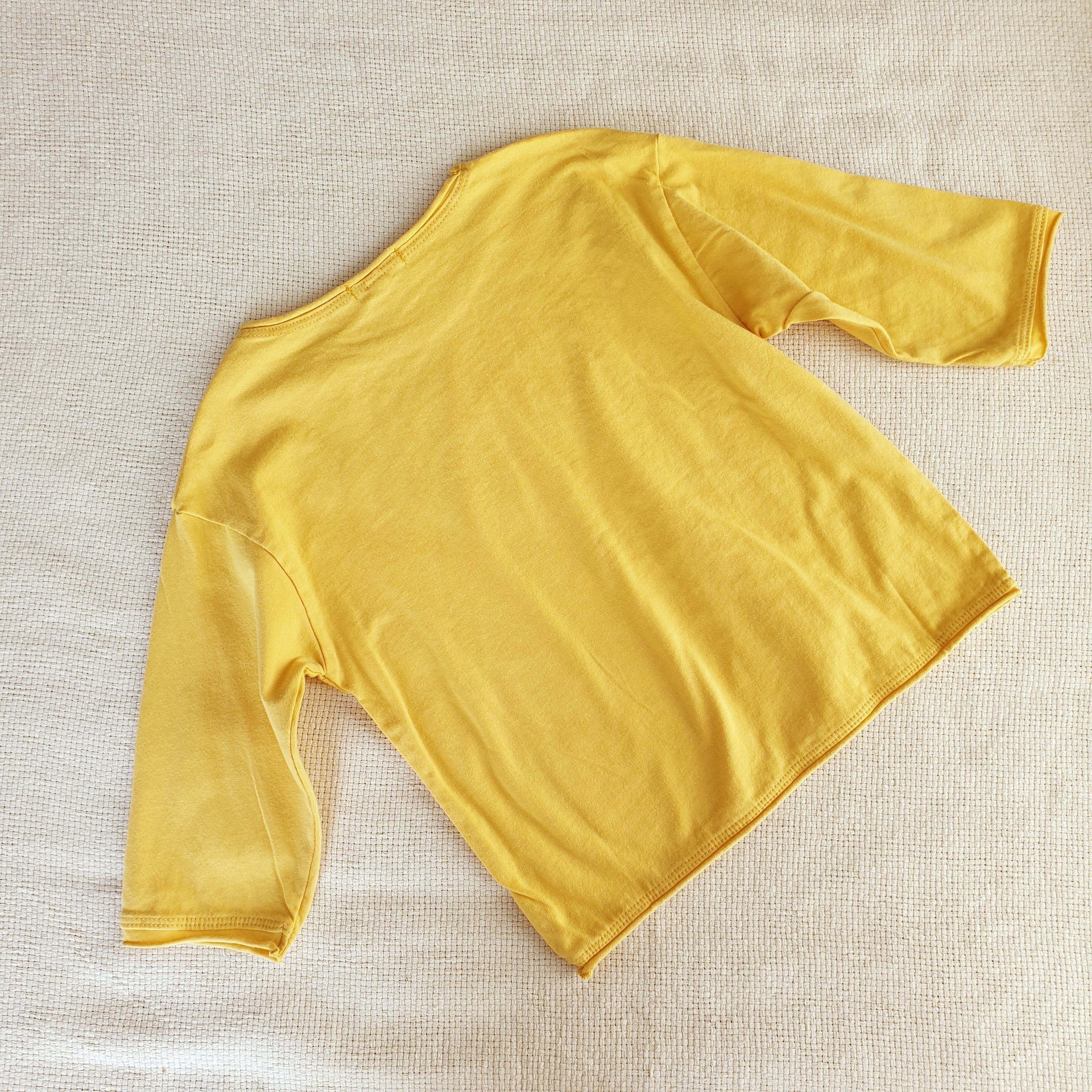 חולצת טי עם שוליים גולמיים (צהוב) - PaPeony