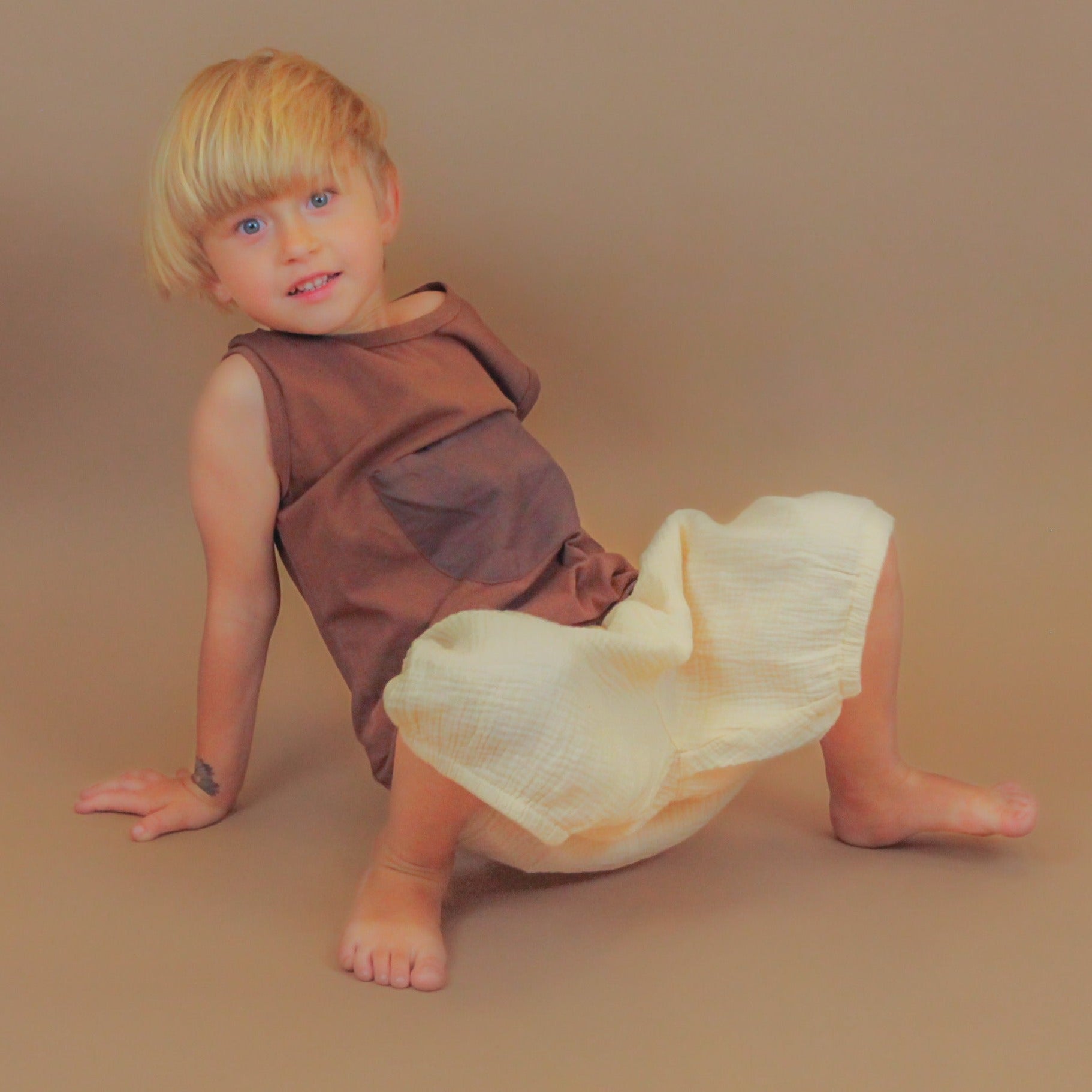 גופיית קנגורו (חום) - PaPeony