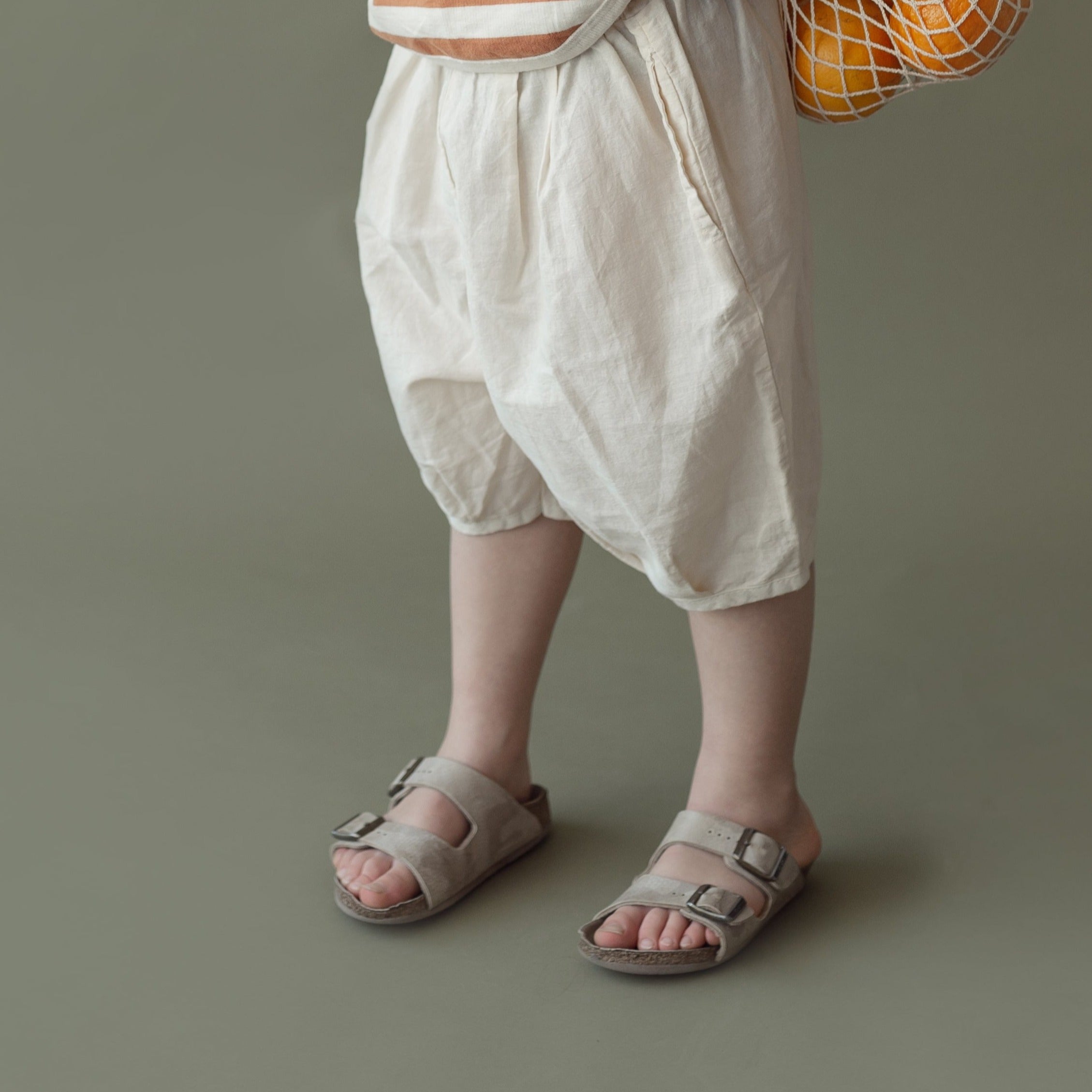 מכנסיים קצרים עם קפלים (שמנת) - PaPeony