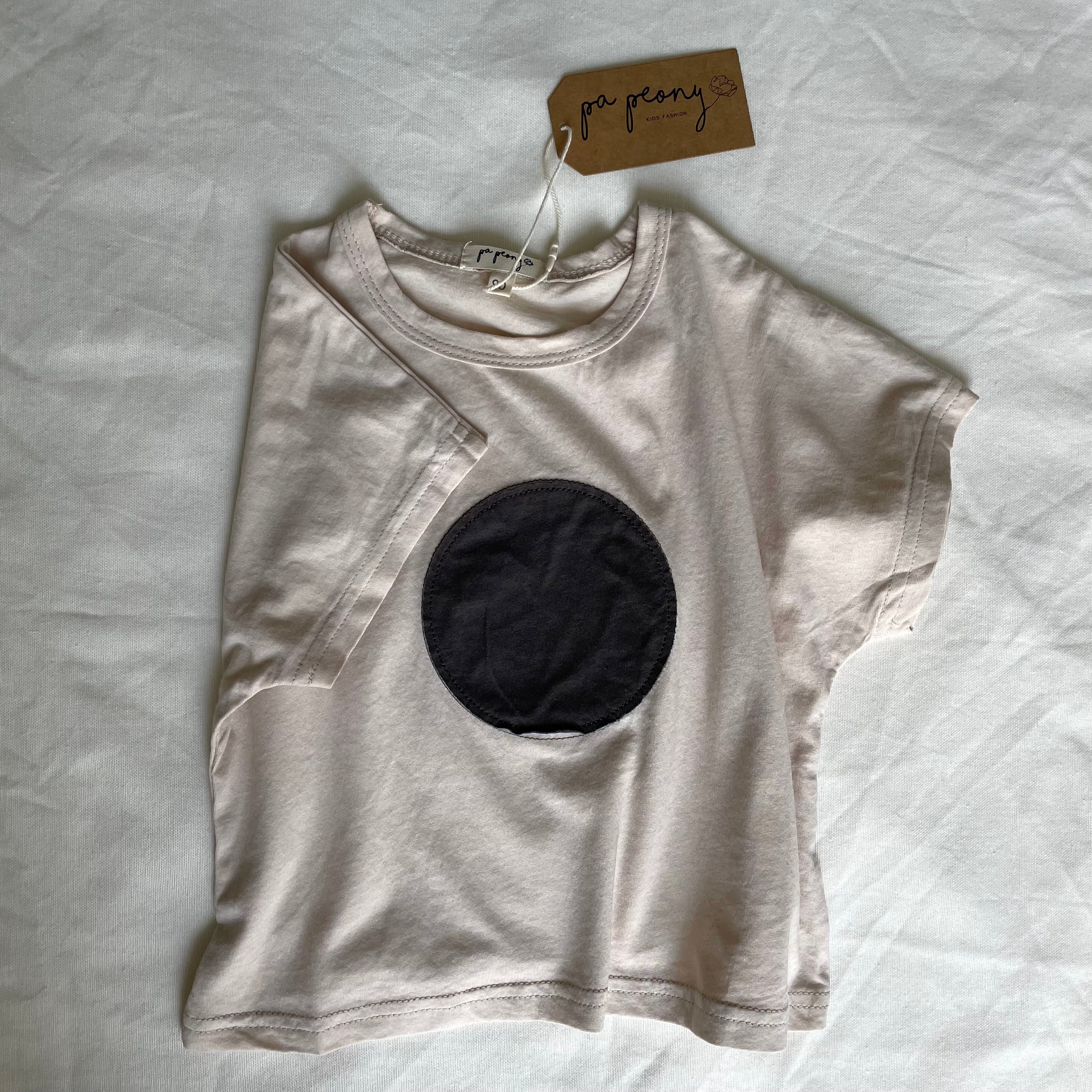 חולצת טי עם עיגול "גבי" - PaPeony