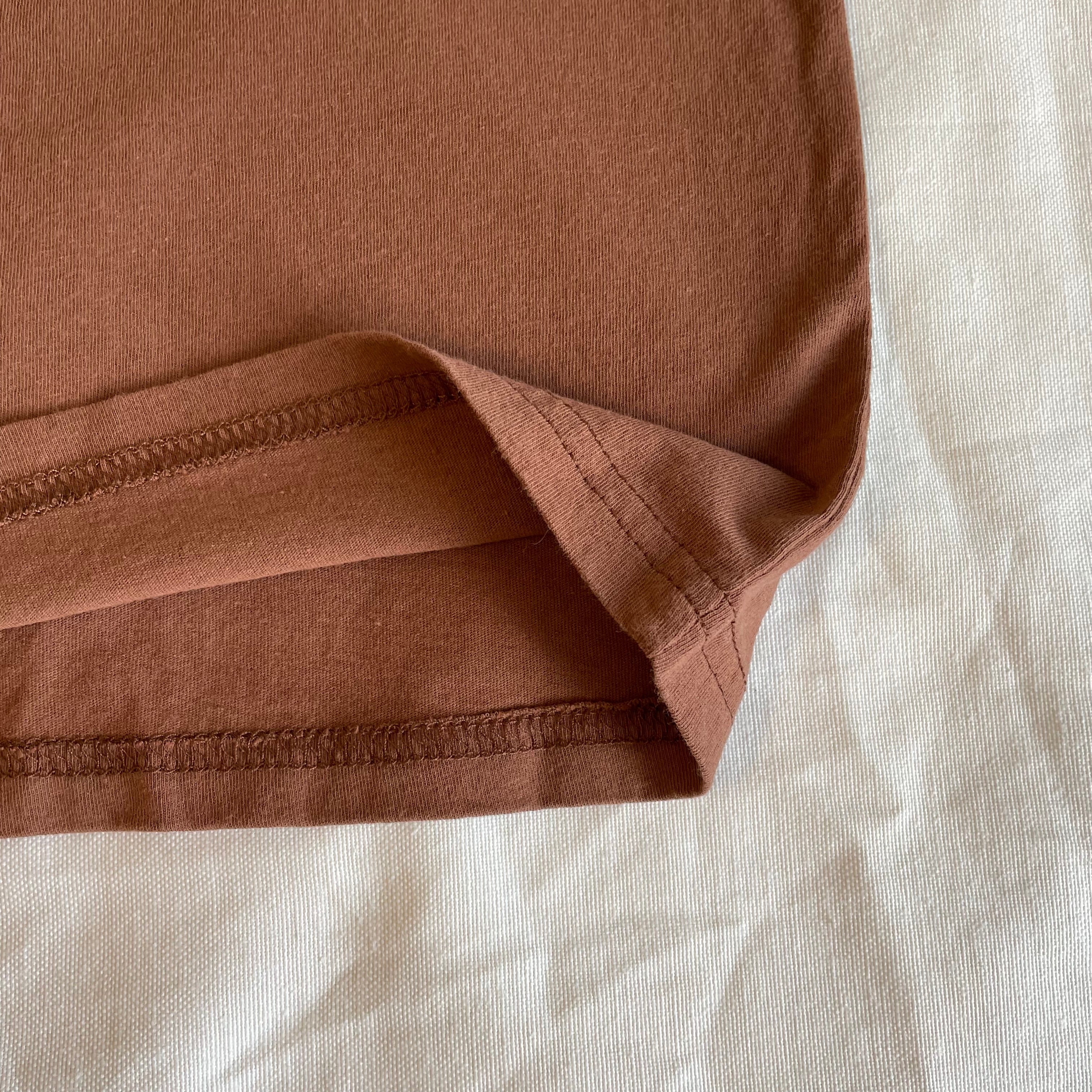 חולצת טי עם גב תפור (אופוויט) - PaPeony