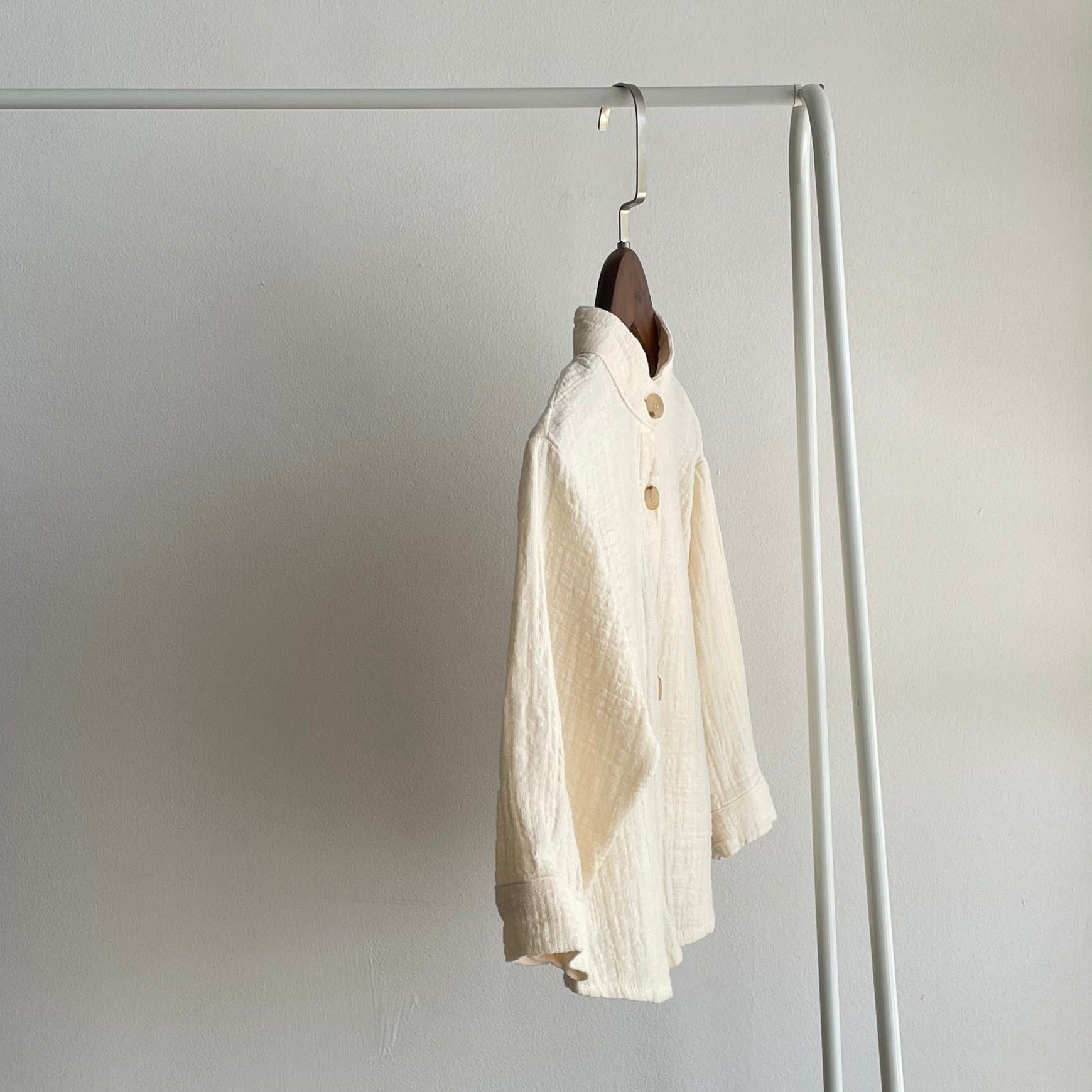 מכופתרת מבד מוסלין (שמנת) - PaPeony