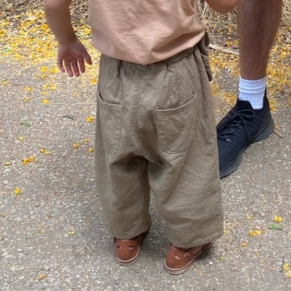 מכנסיים עם כיס חיצוני (ירוק חקי) - PaPeony