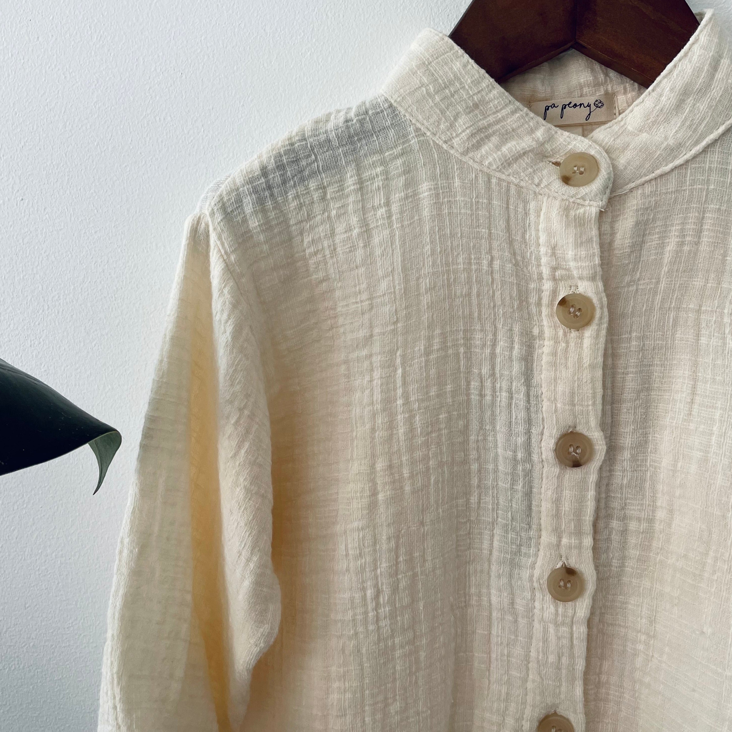 מכופתרת מבד מוסלין (שמנת) - PaPeony