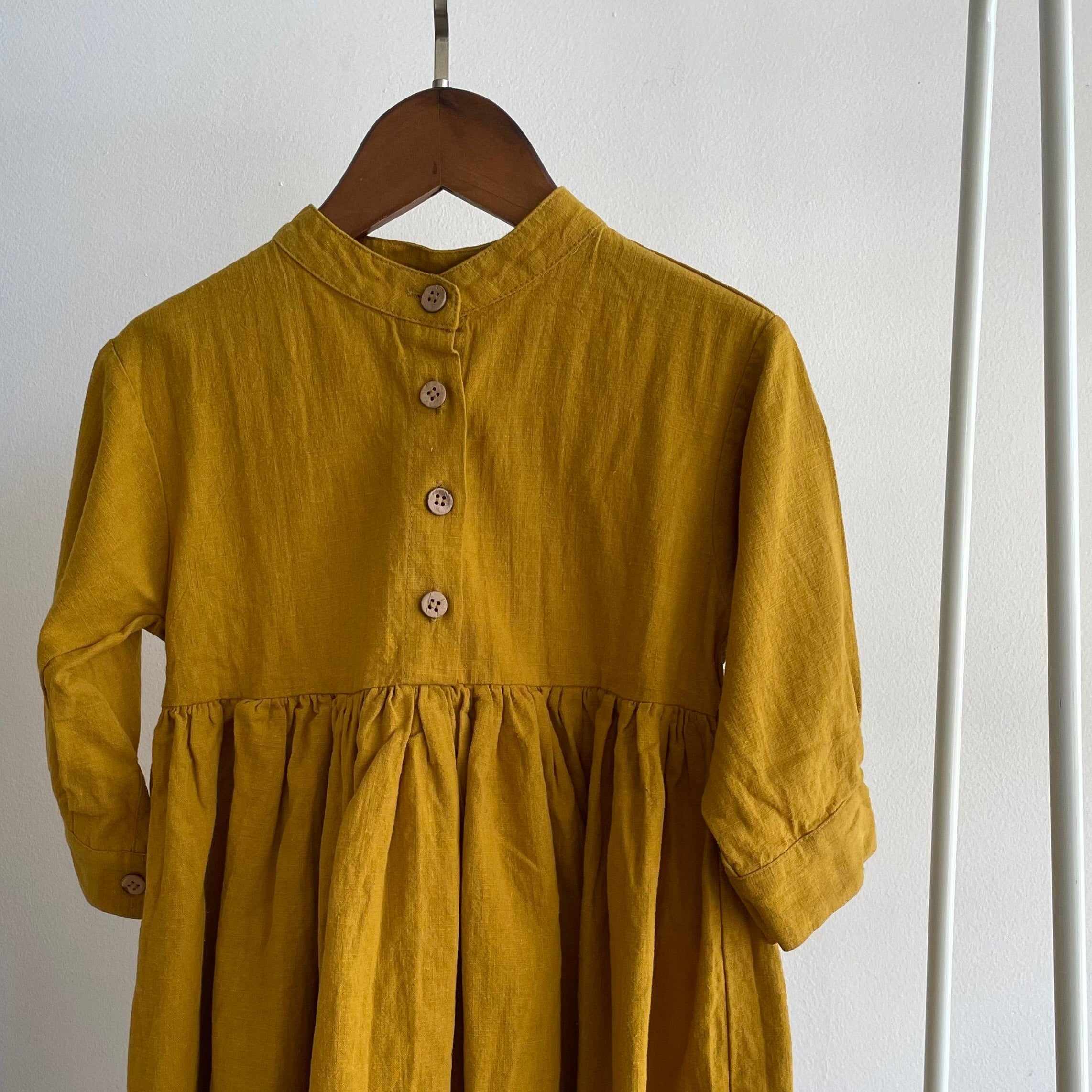 שמלת פשתן "של פעם" (חרדל) - PaPeony