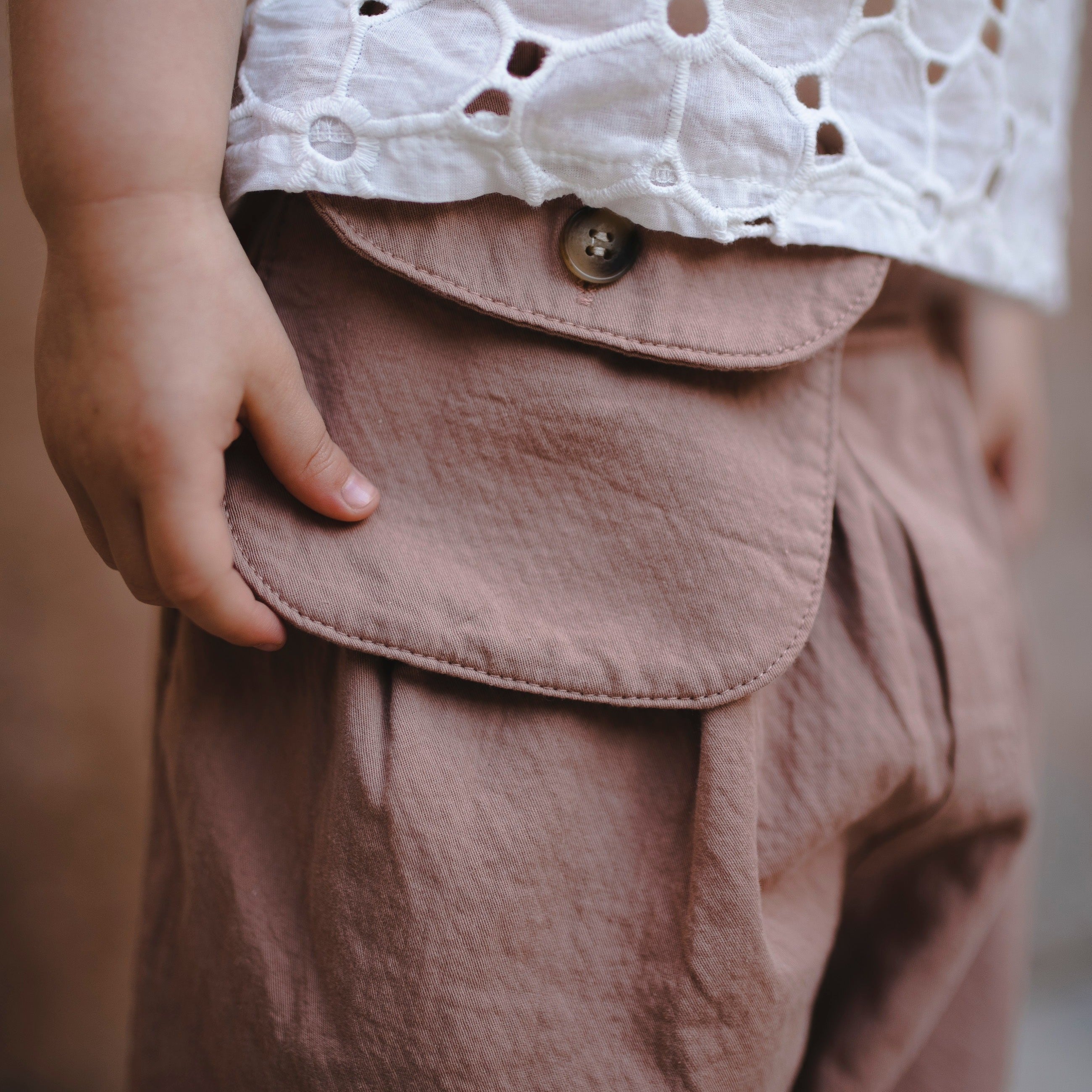 Pants with an outer pocket "Luka" (smoky pink) - PaPeony