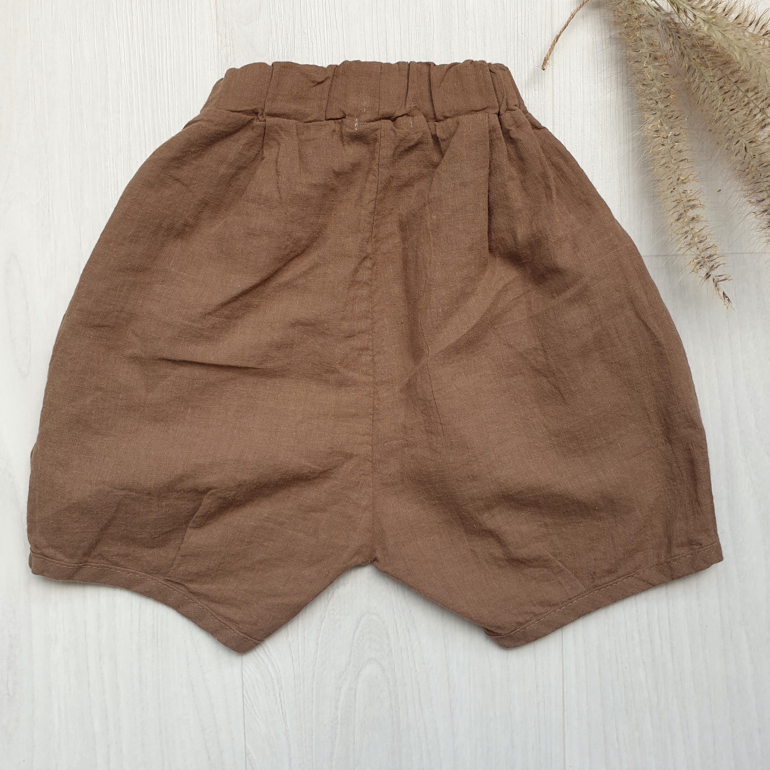 מכנסיים קצרים עם קפלים (שמנת) - PaPeony