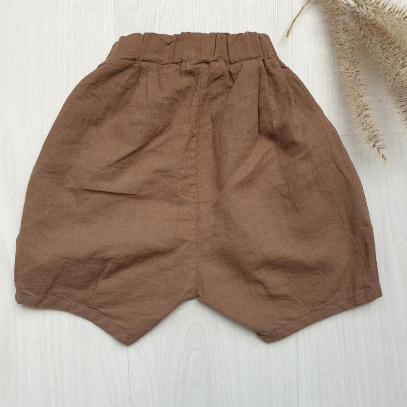 מכנסיים קצרים עם קפלים (חקי כהה) - PaPeony