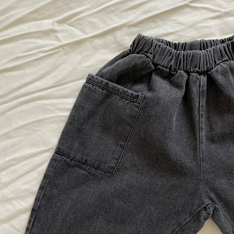 ג'ינס שחור עם כיסים חיצונים - PaPeony